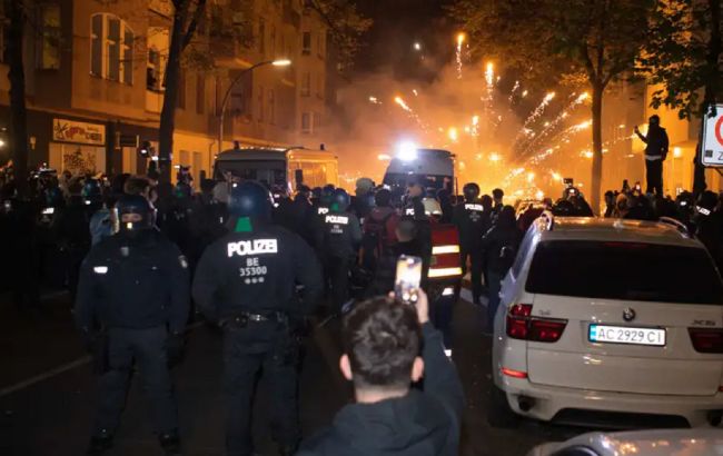 У Берліні на пропалестинській акції поліцію закидали камінням, десятки затриманих