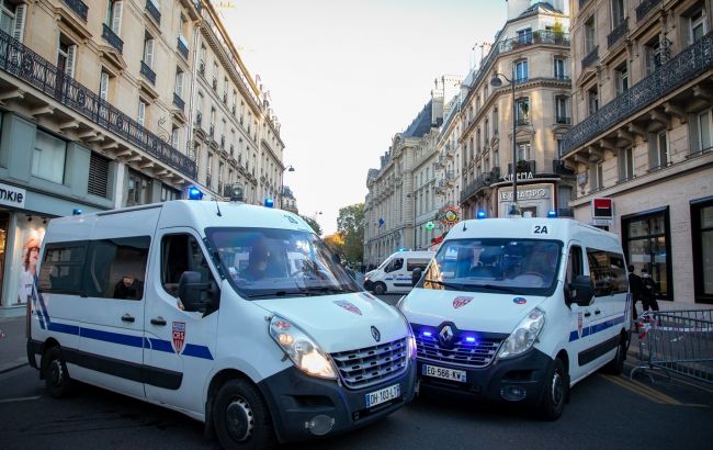 Во Франции будут усиленно патрулировать аэропорты и железные дороги