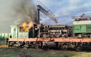 РФ вдарила по локомотиву на Харківщині, є поранені