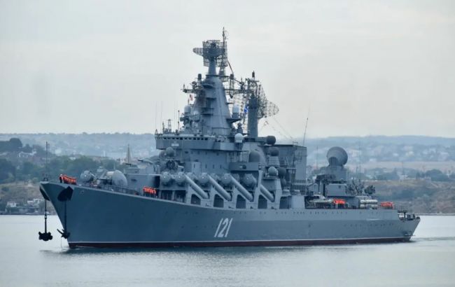 Журналисты идентифицировали погибшего моряка "Москвы". В России заявляют о "полной эвакуации экипажа"