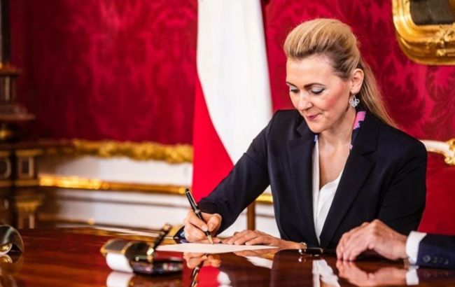 Министра труда Австрии обвинили в плагиате, она подала в отставку