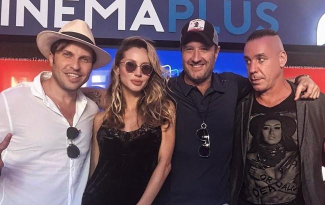 "Держите крепче, ребенку нужен отец": поклонники Светланы Лободы прокомментировали странное фото с ногой