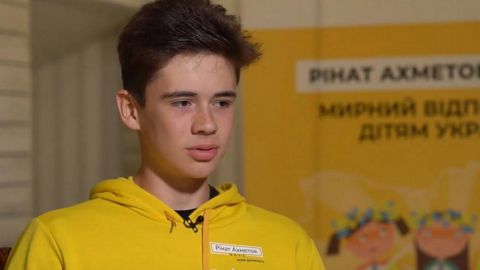 "Закрывал маму, чтобы она не видела взрывы": 15-летний Федор из Херсона доверил историю музею "Голоса Мирных"