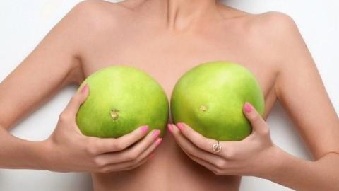 Датских футбольных фанатов оштрафуют за "большие сиськи" (фото)