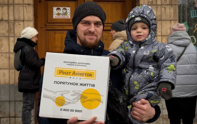 В прифронтовом Славянске для семей с детьми продолжается выдача помощи от Фонда Ахметова