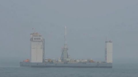 Китай вперше запустив ракету з плавучої платформи