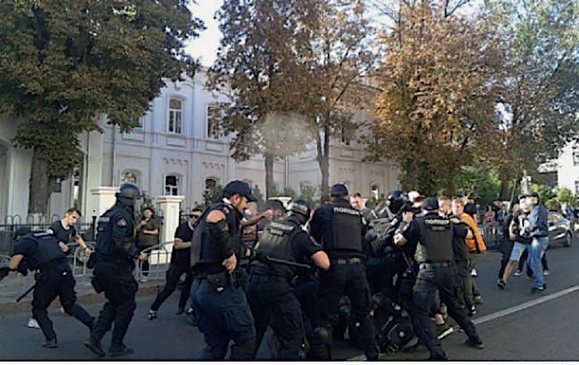 Полиция Харькова готовит подозрение трем участникам беспорядков на Марше равенства