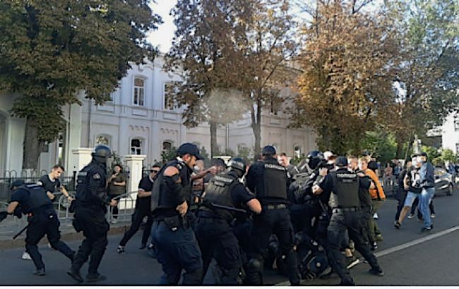 Полиция Харькова объявила подозрения трем участникам беспорядков на Марше равенства