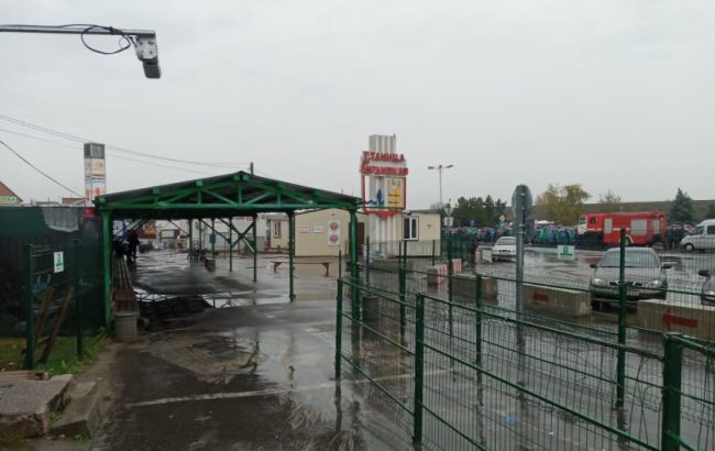 КПВВ "Станиця Луганська" тимчасово припинив роботу через повідомлення про мінування