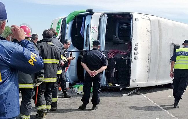 В Аргентине перевернулся школьный автобус, есть жертвы