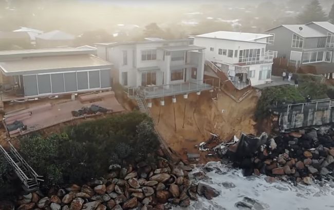 В Австралії берегові зсуви змили в океан кілька будинків