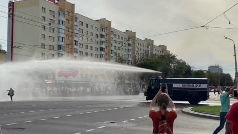 У Бресті проти мітингувальників застосували водомет