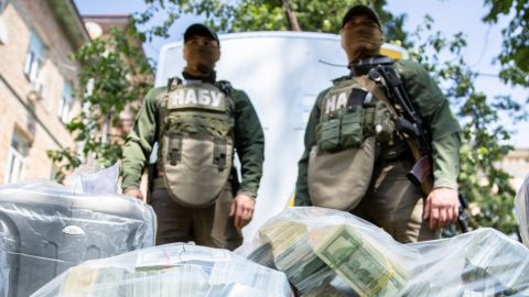 НАБУ четыре часа проводило обыски в Окружном админсуде по делу родственника Вовка