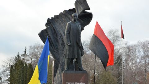 В Тернополе памятник Бандере взяли под круглосуточную охрану: "никто не испортит нам праздник!"