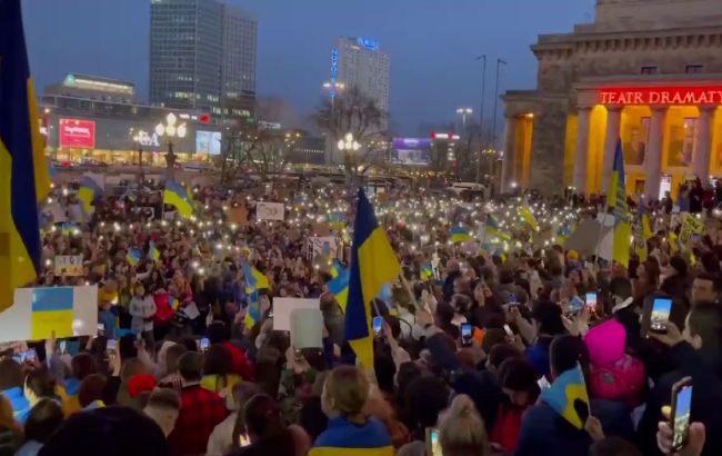 У Варшаві провели багатотисячний мітинг і флешмоб на підтримку України
