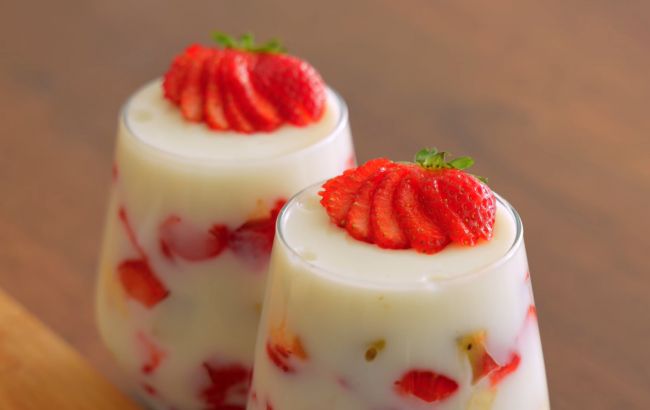 Десерт из молока за 5 минут: никакого миксера и желатина