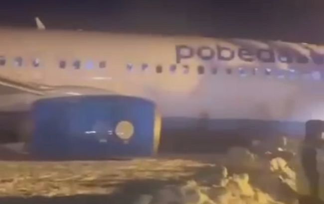 У російській Пермі літак зав'яз у кучугурах (відео)