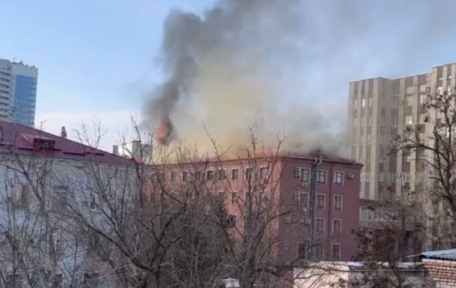 В Донецьку "прильоти": пошкоджено прокуратуру та казарму військових РФ