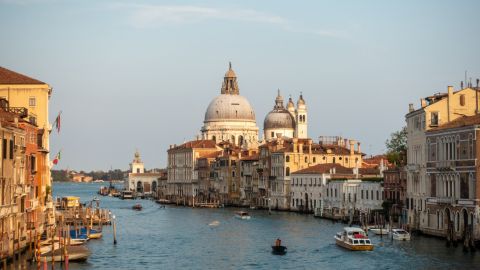 ЮНЕСКО рекомендует добавить Венецию в список "под угрозой исчезновения"