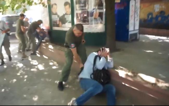 Зіткнення за участю журналістів в Одесі: двом охоронникам вручили підозри