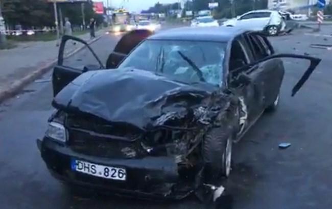 ДТП с младенцем: в Киеве произошла крупная авария с иномарками (видео)