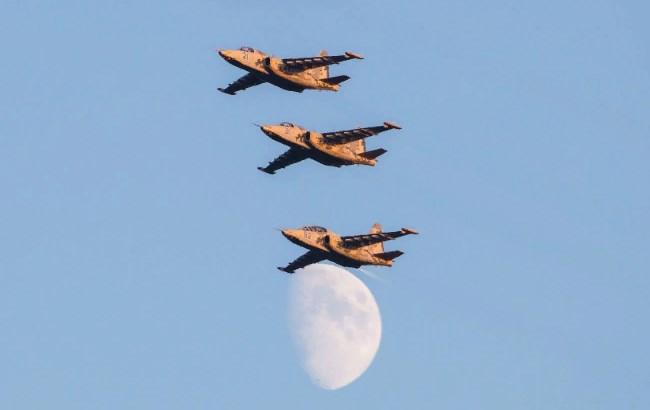 "Все стояли разинув рот": в сети показали красочные фото самолетов с репетиции парада