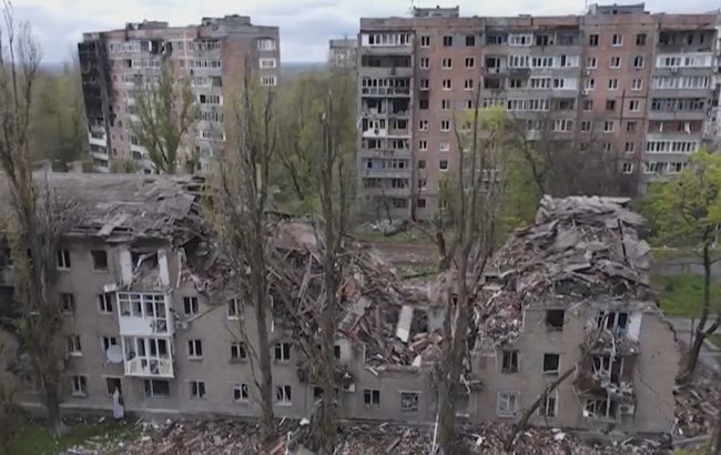 Розбомблені будинки і знищена техніка. Міноборони Британії показало відео з Авдіївки