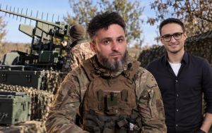 Ігоря Ласточкіна ледь впізнали на новому відео: артист-військовий показався з побратимами