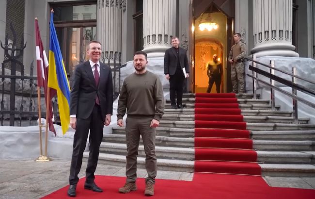 Зеленский встретился с президентом Латвии в Киеве: что обсудили