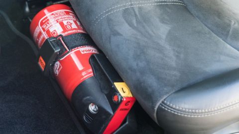 Маленький огнеборец: выбираем огнетушитель для авто