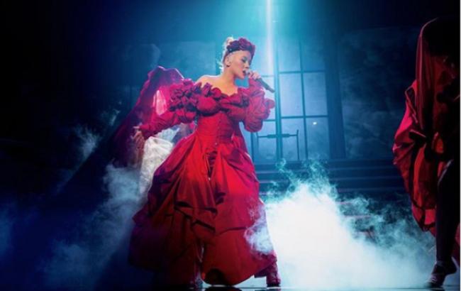 Кристина Агилера призналась, почему отменяет свои концерты