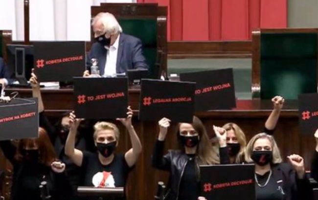 У Польщі депутати блокували Сейм через заборону абортів
