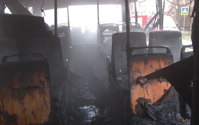 Во Львове загорелся автобус с пассажирами прямо на ходу (видео)