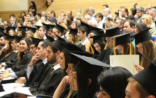 Отмена красных дипломов: в МОН рассказали, что будут выдавать отличникам