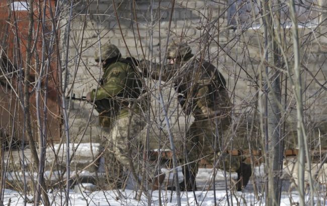 На Донбассе снайпер ранил украинского военного