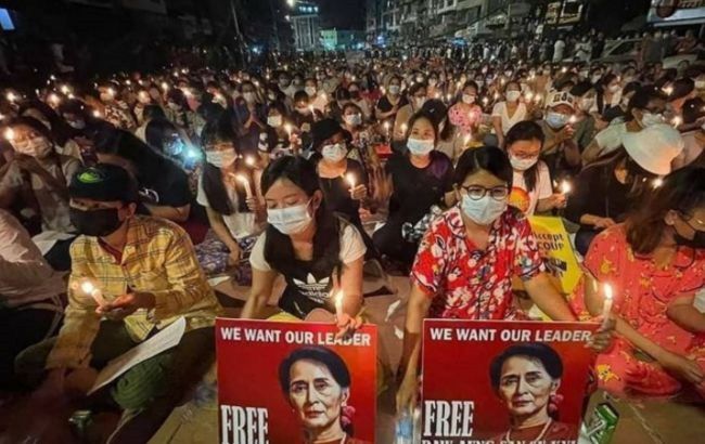 На протестах в Мьянме погибли уже более 220 человек