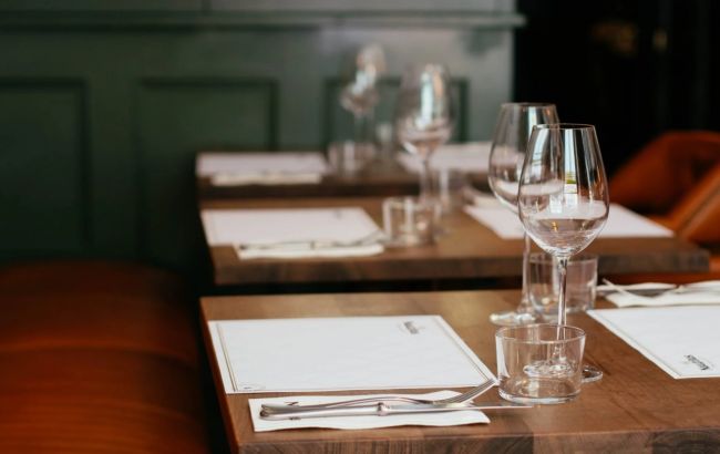 Токио смягчает карантин: ресторанам разрешат продавать алкоголь