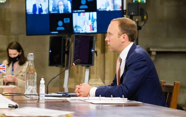 Після гучного скандалу міністр охорони здоров'я Британії пішов у відставку