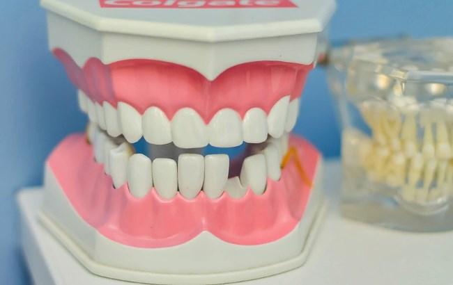 "Берегите зубы": Уляна Супрун рассказала, как сохранить красивую улыбку