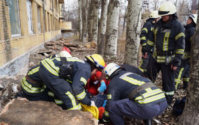 В Запорожье обвалился балкон на 4 этаже дома: погиб 36-летний мужчина (фото)