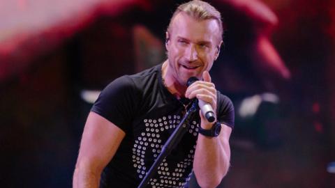 Олег Винник на Atlas Weekend: "вовчиці" в захваті (фото, відео)