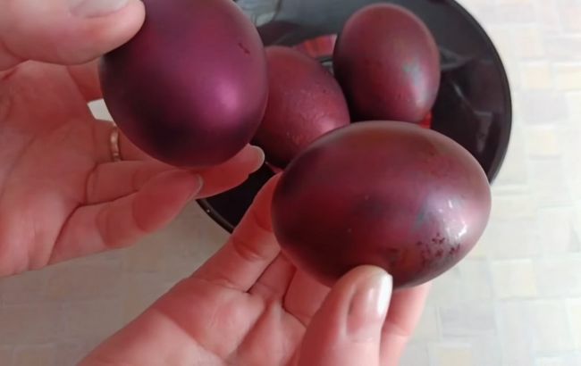 Красим яйца к Пасхе луковой шелухой и зеленкой: результат вас поразит