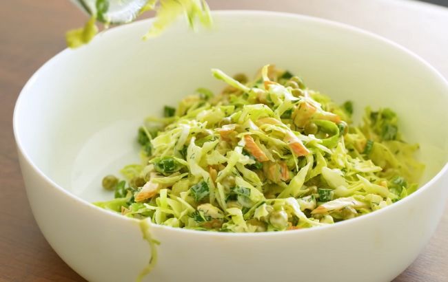 Украинский салат из капусты "Днистер": добавьте этот особый ингредиент для супервкуса