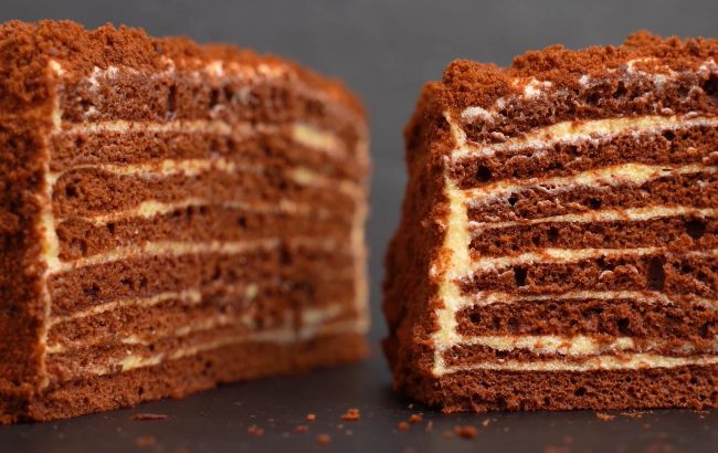 Шоколадний медовик за 40 хвилин: готуємо фантастичний торт "Спартак"