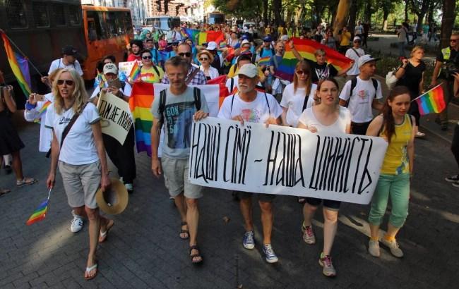 Побили за орієнтацію: затримані нападники на учасників ЛГБТ-параду в Одесі (відео)