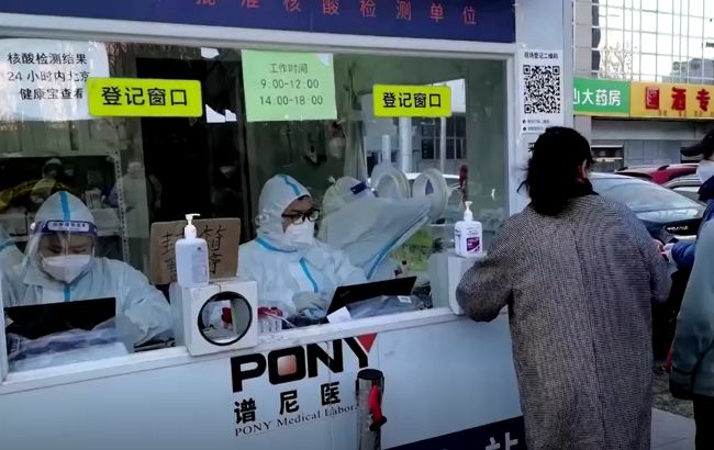 Китай після тижня антиковідних протестів збирається послабити карантин, - Reuters