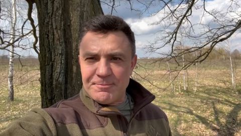 "Мы идем за вами!" Тищенко заявил о покушении на жизнь и показал горящее авто