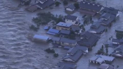 Тайфун у Японії забрав життя майже 40 осіб