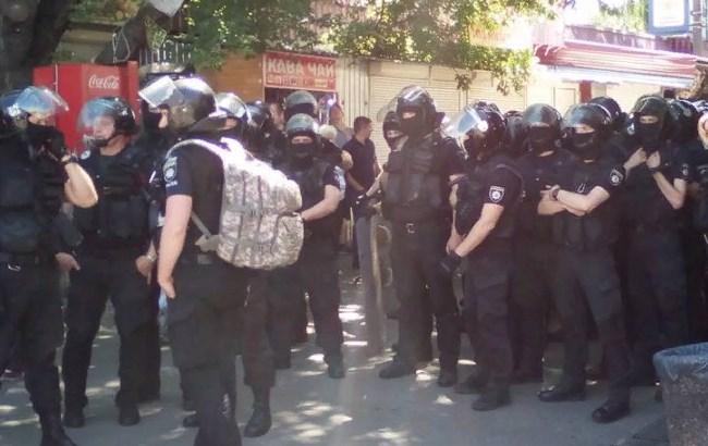 Погроми на "Лісовий" у Києві: в мережі опублікували показові фото правоохоронців