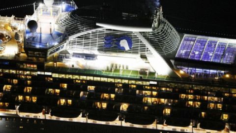 Коронавирус: в Японии поместили на карантин круизный лайнер
